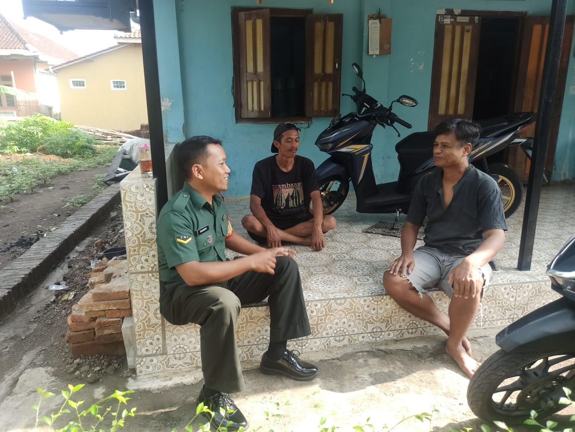 Sambangi Warga, Babinsa Koramil Juwiring Ingatkan Kamtibmas Di Bulan Ramadhan