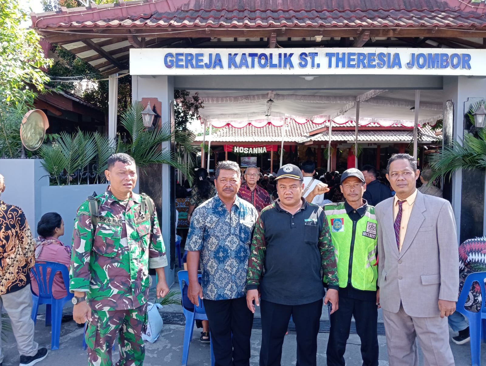 Misa Minggu Palma, Babinsa Koramil 23/Ceper Amankan Ibadah Warga Desa Jombor