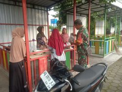 Pedagang Takjil Disambangi Babinsa Koramil Manisrenggo