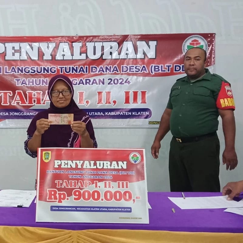 BLT DD Desa Jonggrangan Di Salurkan, Babinsa Koramil Klaten Utara Dampingi Pembagiannya