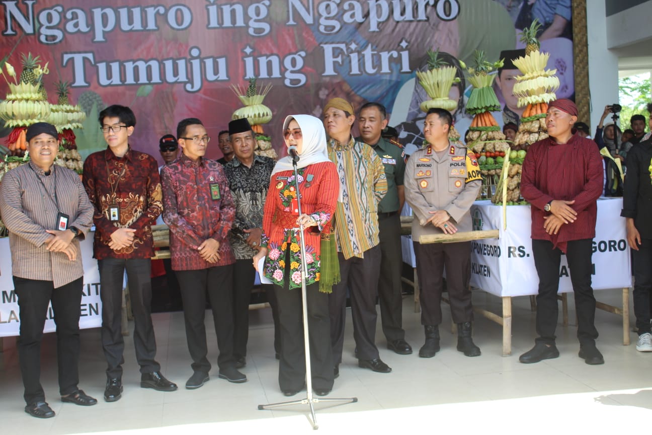 25 Gunungan Ketupat untuk Grebeg Syawalan Di Bukit Sidoguro Klaten