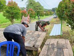 Perkuat Silaturahmi, Babinsa Koramil Polanharjo Bantu Warga Desa Kahuman Siapkan Hajatan