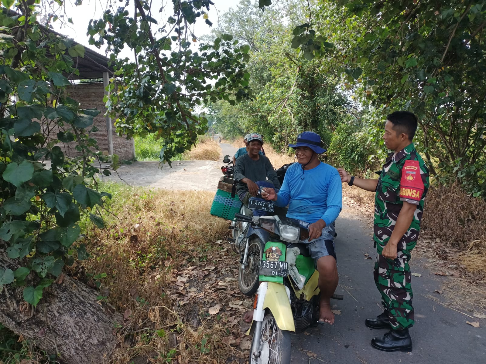 Babinsa Koramil Wonosari Himbau Dukung Swasembada Pangan Pada Kelompok Tani Rukun