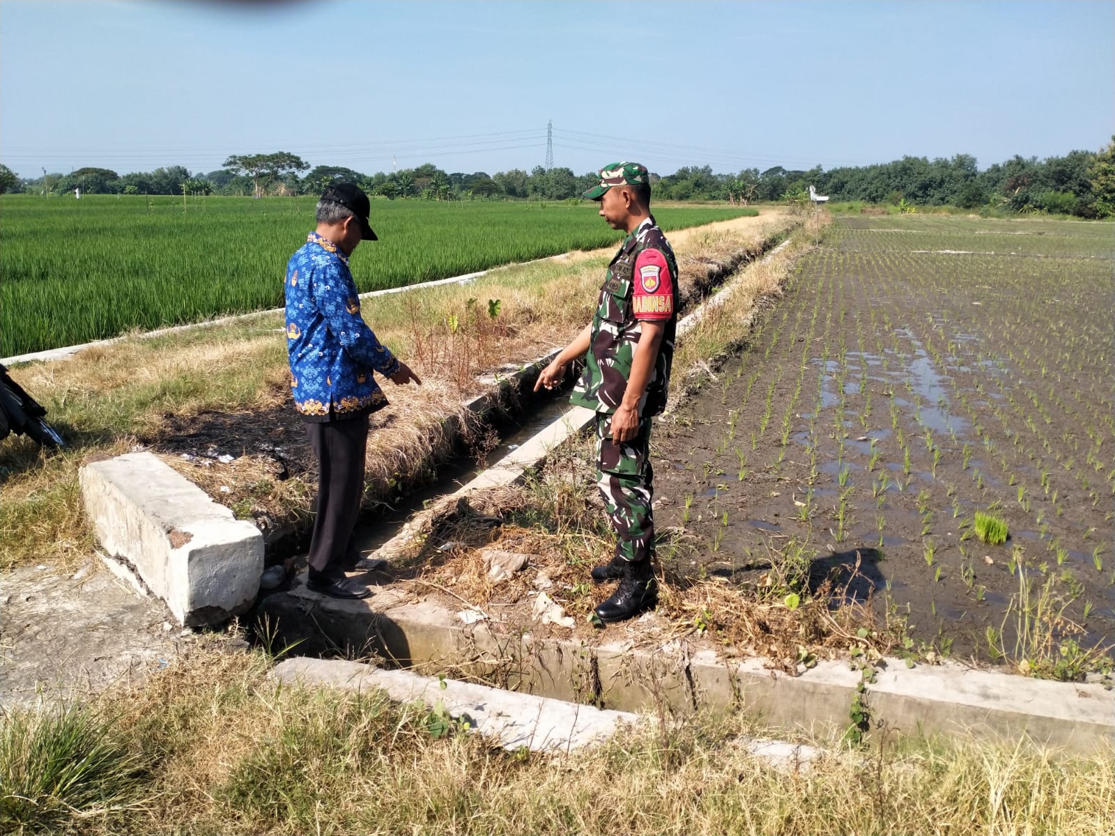 Babinsa Koramil Wonosari Cek Irigasi untuk Dukung Ketahanan Pangan Nasional
