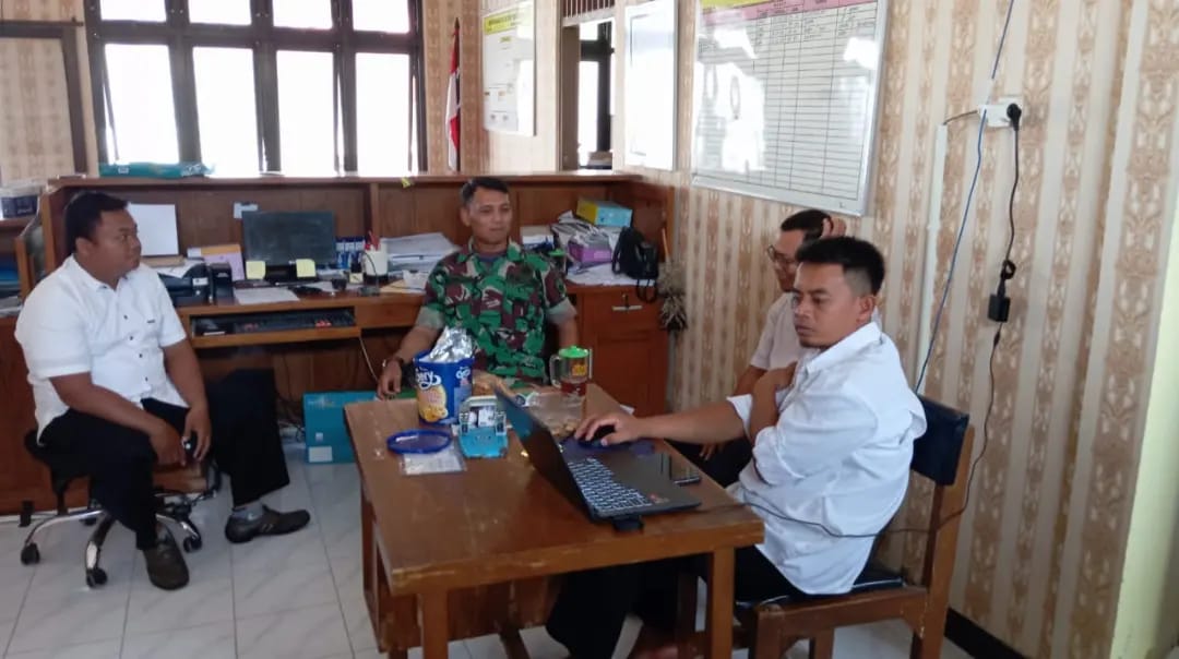 Babinsa Desa Cucukan Koramil 09/Prambanan Gelar Komsos Dengan Perangkat Desa