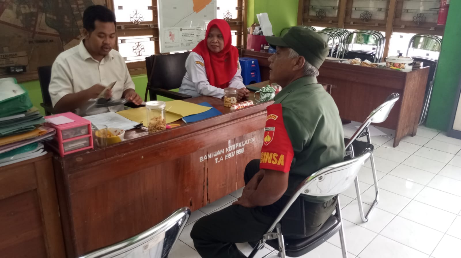 Babinsa Kelurahan Klaten Jalin Komunikasi Bersama Perangkat Kelurahan Klaten, Ini Yang Dibahas