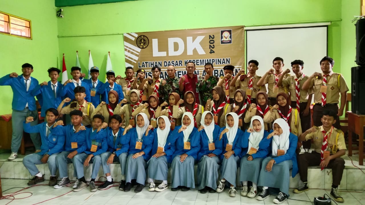 Bati Bakti TNI Koramil Ceper Beri Pembekalan Wawasan Kebangsaan dan Kepemimpinan Siswa SMK Batur Jaya 2 Ceper