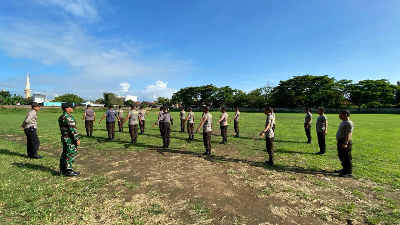 Koramil 24/Klaten Utara Berikan Pelatihan Disiplin Security PT Intan Pariwara