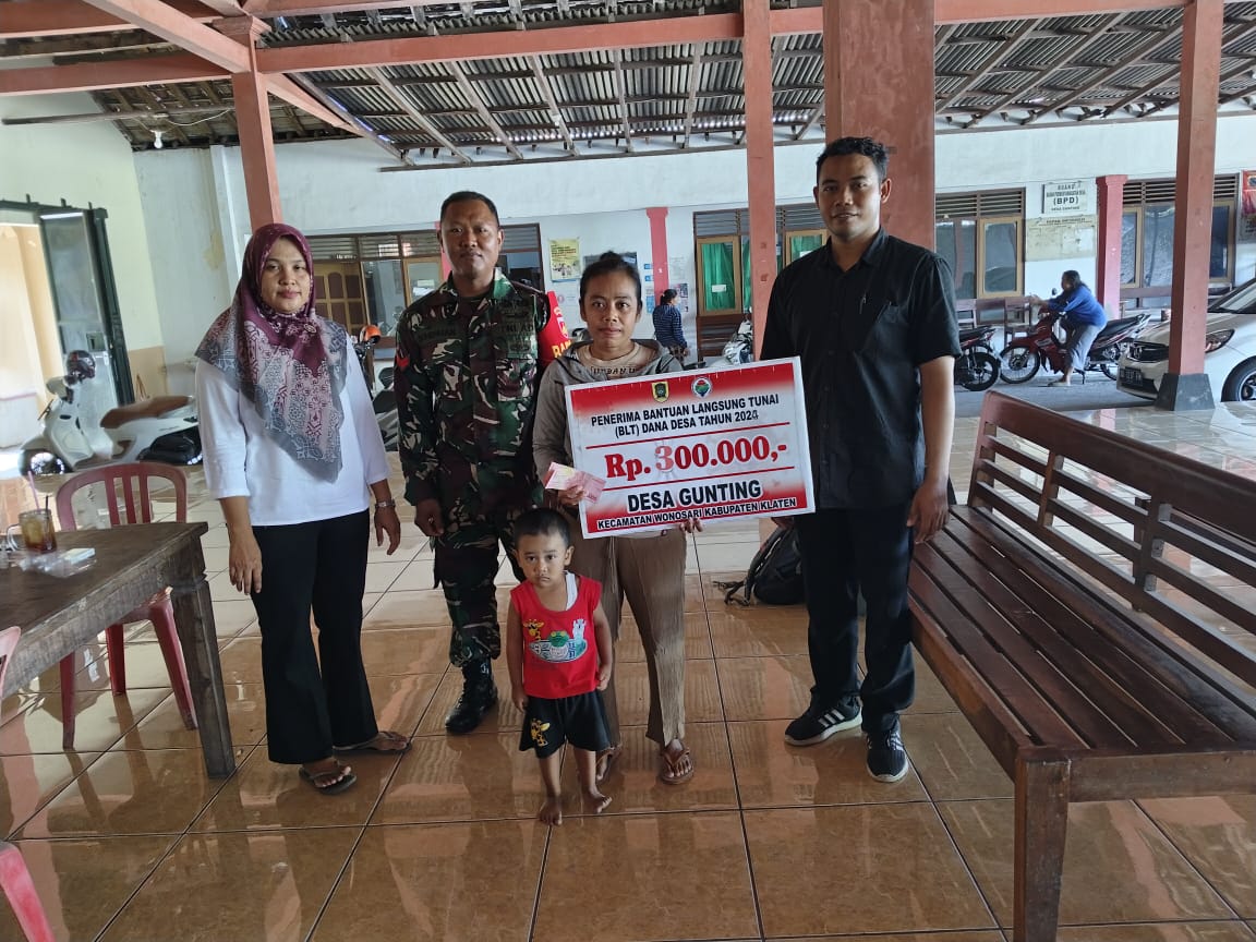 Babinsa Koramil 22 Wonosari Melakukan Pendampingan Penyaluran BLTDD Tahap VI Tahun 2024