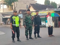 Babinsa Desa Duwet Koramil Wonosari Amankan Sholat Idul Adha Di Halaman SDN 1 Desa Duwet