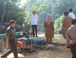 Presiden Joko Widodo Tinjau Program Pompanisasi Air Sungai Dengkeng Di Klaten