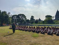 Babinsa Prambanan Beri Pembekalan Wasbang Dan Cinta Tanah Air Kepada Pramuka SMPN 1 Prambanan