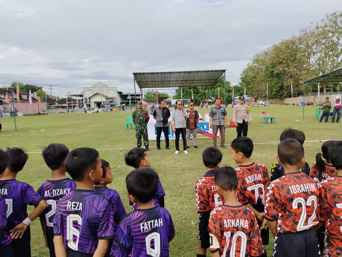 Babinsa Wonosari Bersama Bhabinkamtibmas Amankan Kegiatan Road Show SSB Arseto Di Klaten