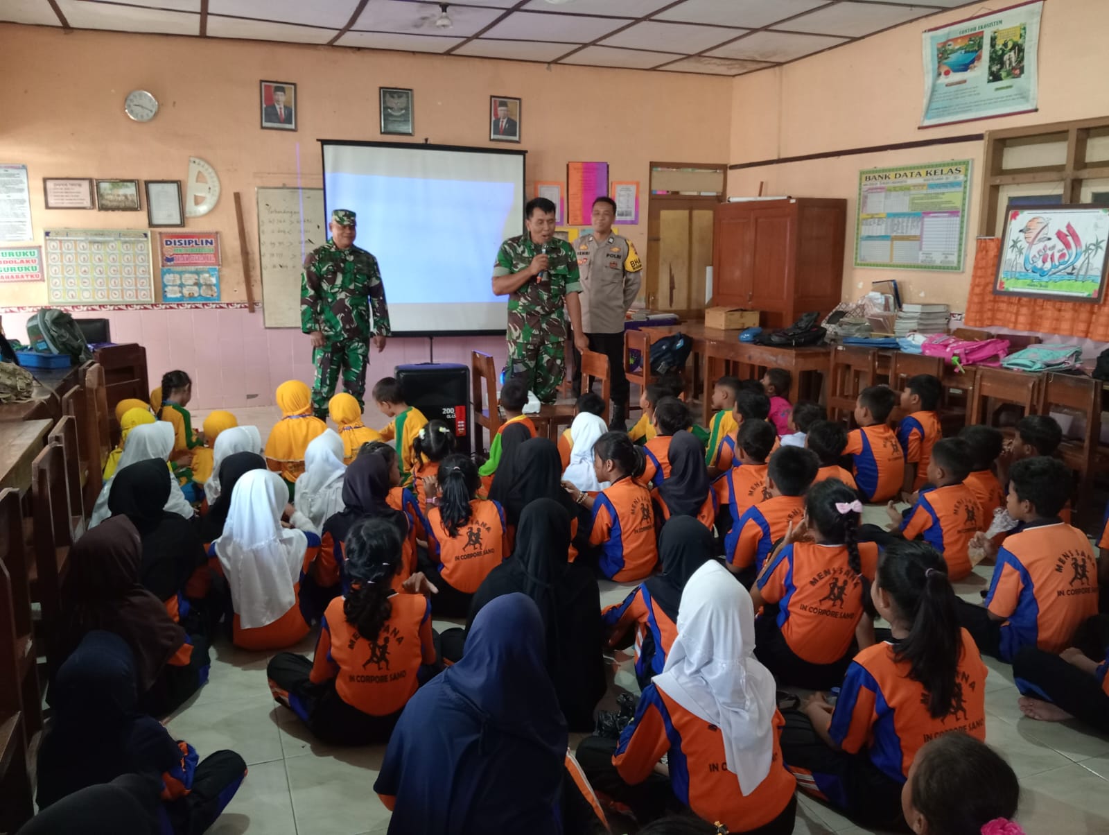 Koramil 22 Wonosari Sosialisasikan Bahaya Bullying Di SDN 2 Wadunggetas