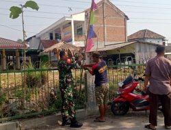 Babinsa Koramil Wonosari Semarakkan HUT Kemerdekaan RI Ke-79 Dengan Gotong Royong Pasang Bendera
