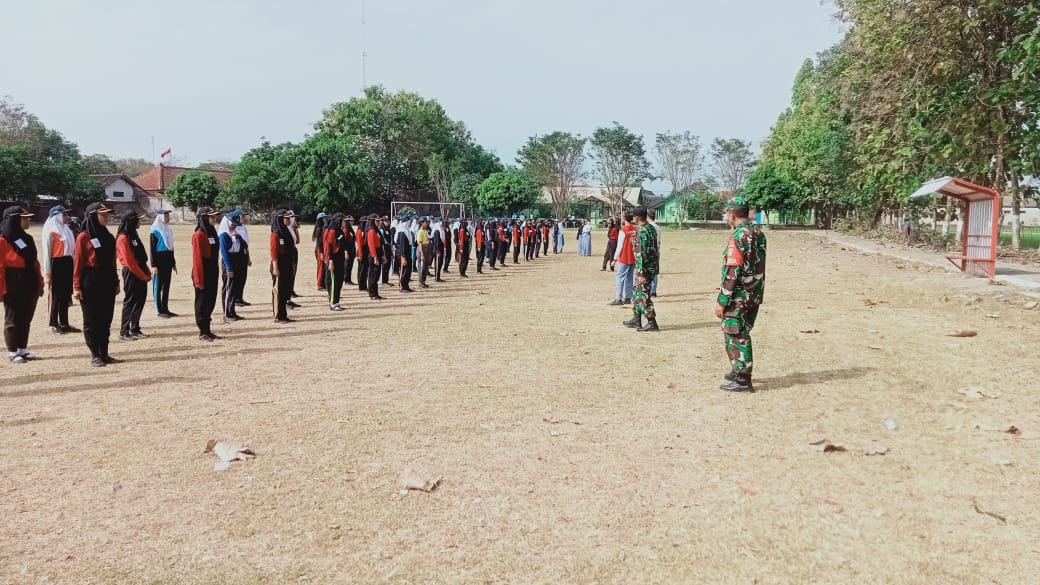 Anggota Koramil Wonosari Latih Paskibra Tingkat Kecamatan Wonosari Bentuk Jiwa Nasionalisme Dan Disiplin