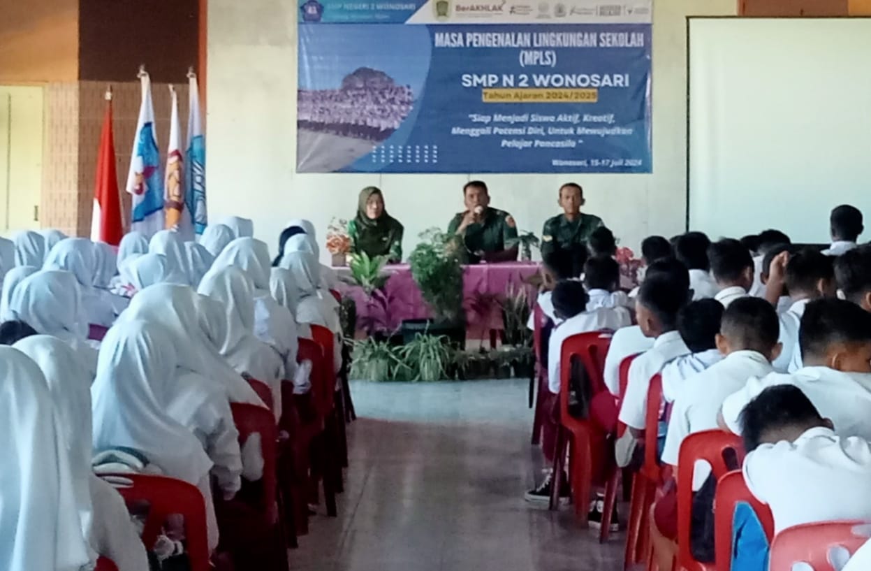 Peltu Agus Subagyo Bersama Sertu Mulyanto Beri Materi Wiyata Mandala Dan Wasbang SMPN 2 Wonosari