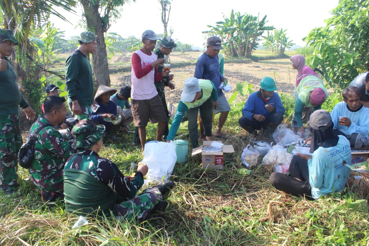 Kebersamaan Warga Dan TNI Saat Pra TMMD Reg 121 Kodim Klaten