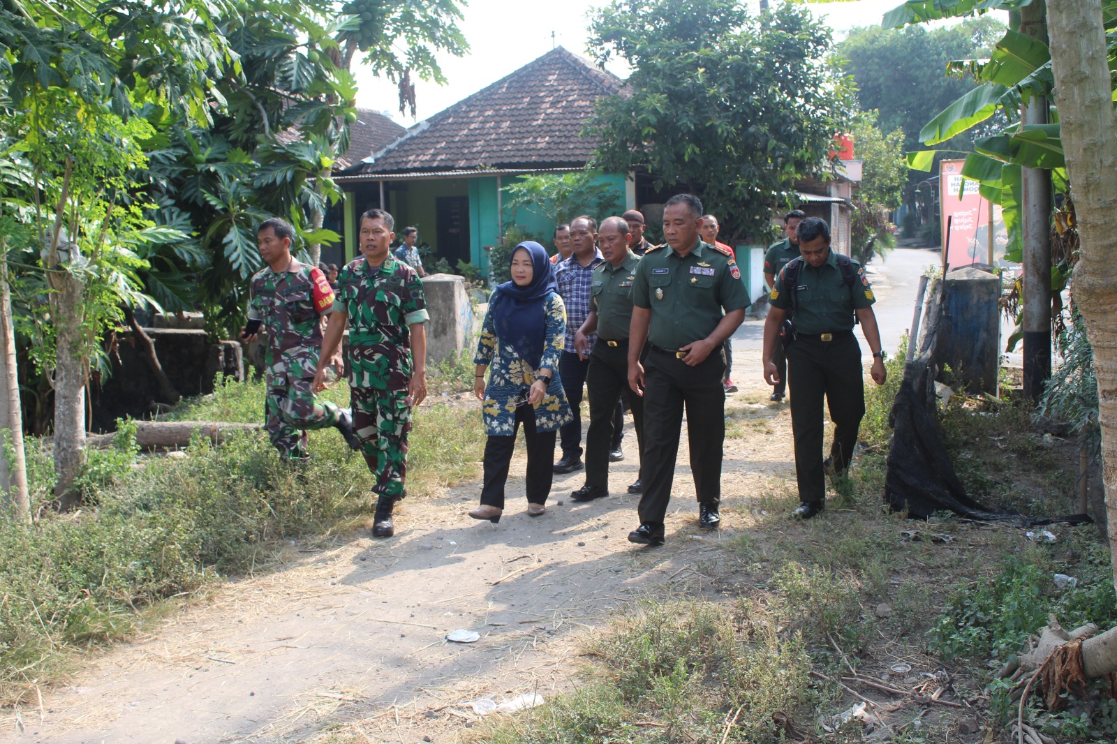 Dandim Klaten Tinjau Lokasi Betonisasi Jalan TMMD Reg 121