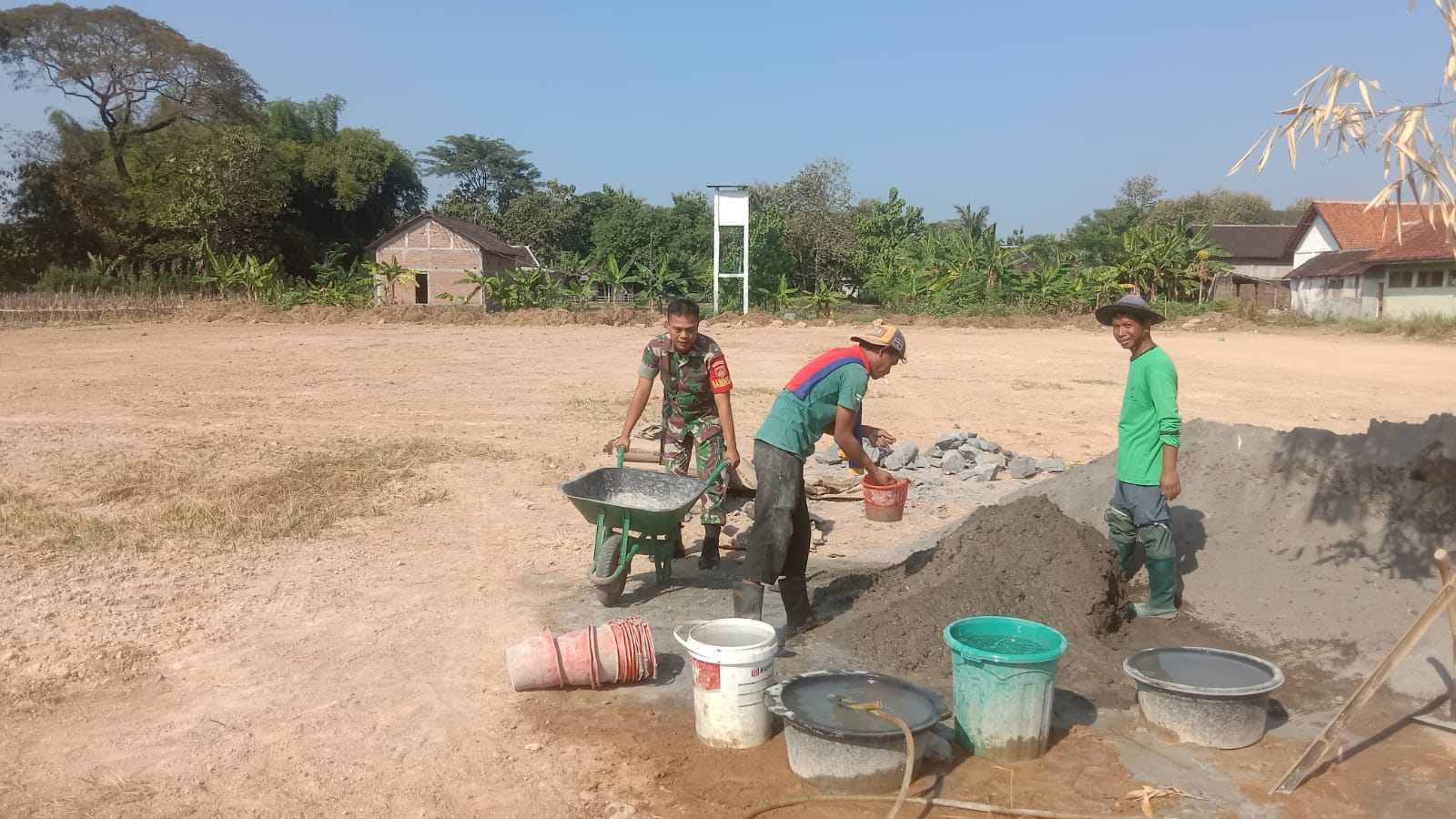 Koptu Suyono Dampingi Pembuatan Talud Lapangan Bola Desa Sidowarno, Ini Katanya