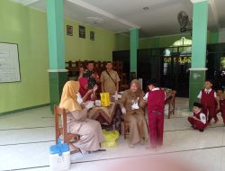 Babinsa Kelurahan Gergunung Klaten Dampingi Bulan Imunisasi Anak Sekolah SDIT Nurul Akbar