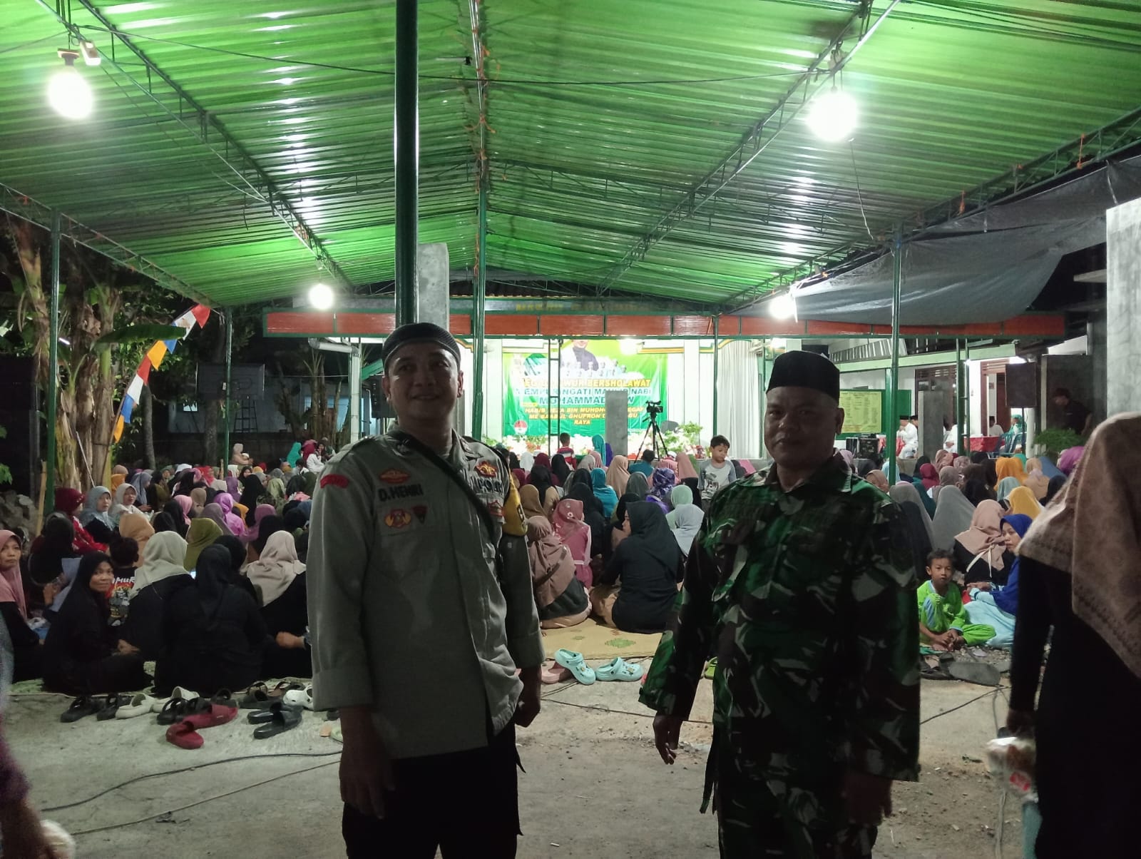 Babinsa Kodim Klaten Hadiri dan Amankan Tegalduwur Bersholawat Di Desa Tegalduwur