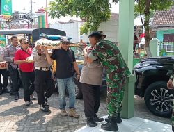 Koramil Wonosari Klaten Terima Kejutan Dari Kapolsek Wonosari Dalam Rangka HUT TNI Ke-79