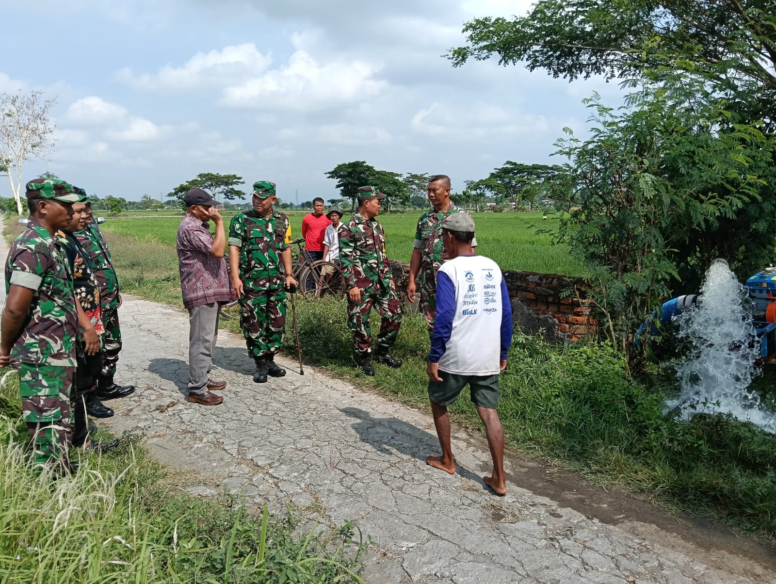 Monitoring Kegiatan Pompanisasi Di Desa Planggu Klaten Oleh Korem 074/Warastratama