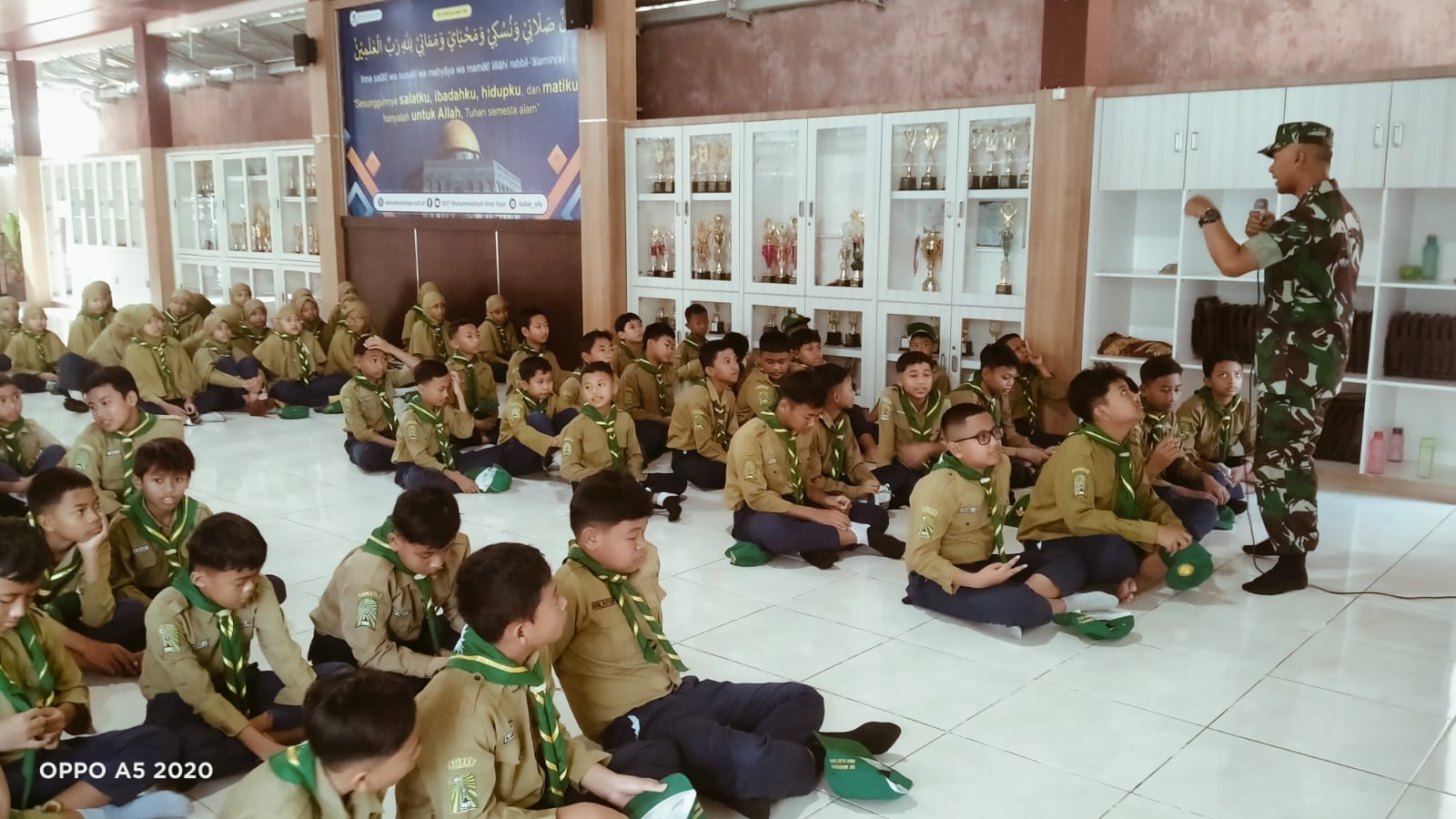 Bati Tuud Koramil 20/Cawas Beri Materi LDK Siswa SDIT Muh Sinar Fajar Cawas