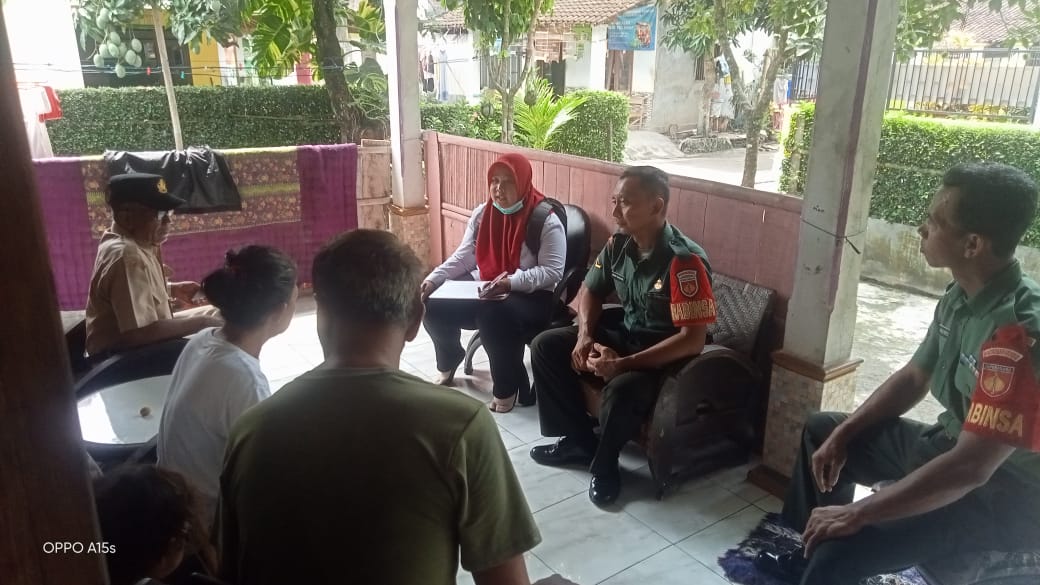 Cegah Chikungunya, Babinsa Desa Pandanan Klaten Lakukan Pendampingan Dan Pendataan Warga
