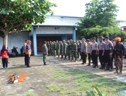 Anggota Kodim Klaten Bersihkan Fasilitas Umum Terdampak Angin Kencang Di Kalikotes Klaten