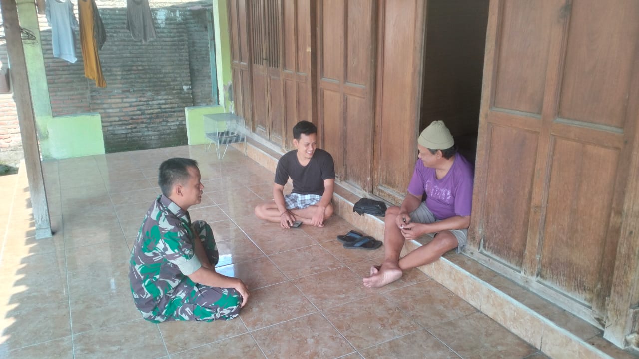 Babinsa Koramil Wedi Sambangi Warga Desa Pasung Klaten Sampaikan Ini