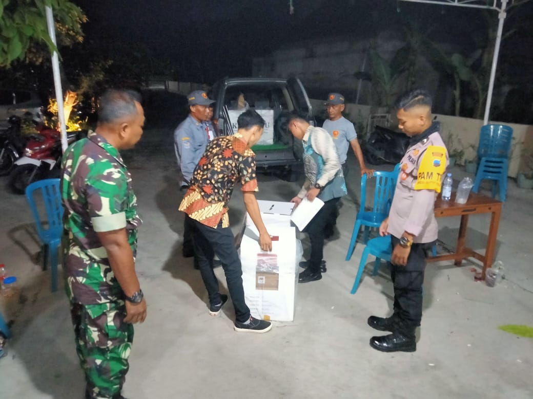 Koramil 22 Wonosari Dan Polsek Wonosari Amankan Pengembalian Logistik Pemilu Pasca Pemungutan Suara