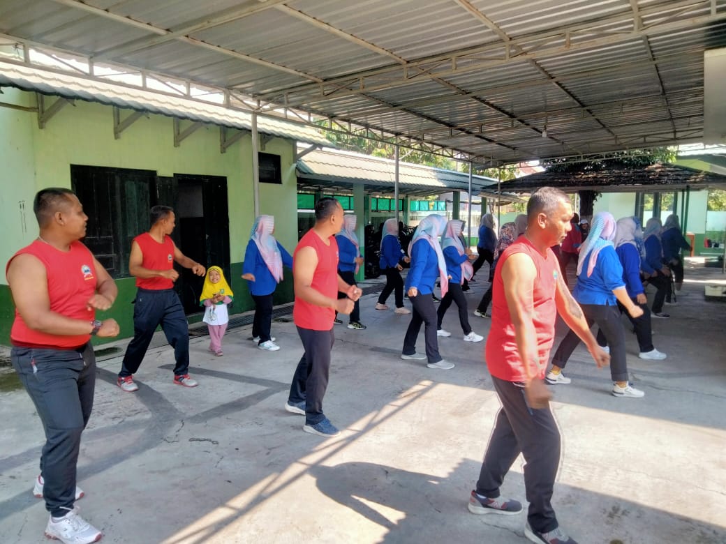 Persit KCK Ranting Wonosari Senam Aerobik bersama Anggota Koramil Wonosari Klaten