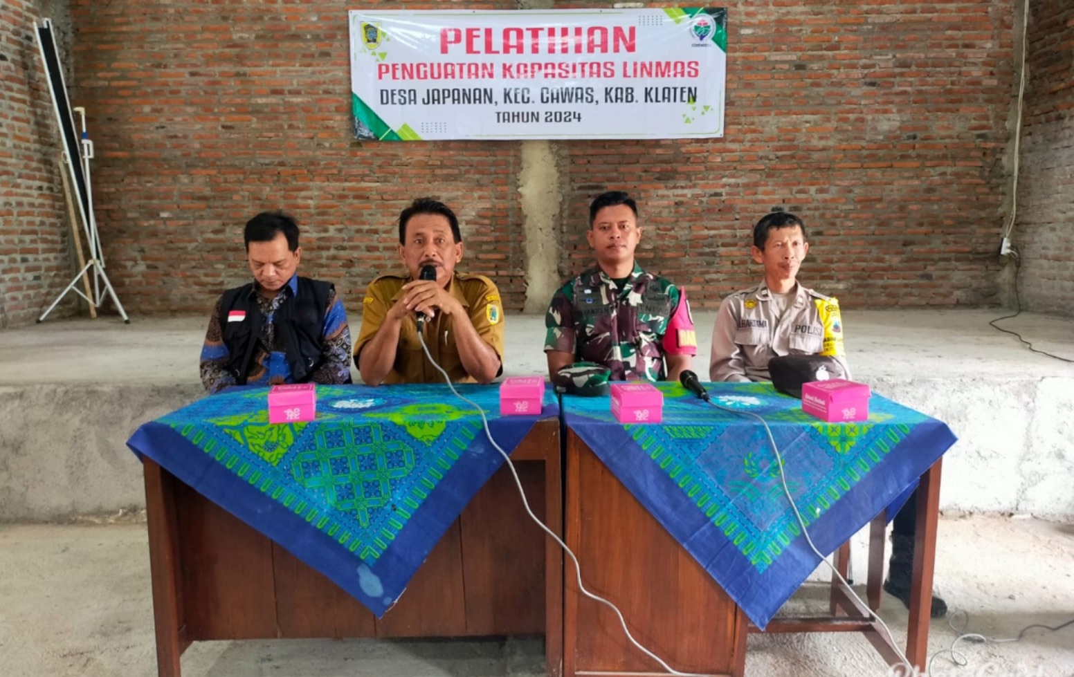 Babinsa Cawas Hadiri Pelatihan Penguatan Kapasitas Anggota Linmas Di Balai Desa Japanan Klaten