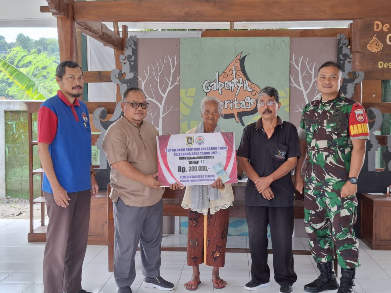 Desa Pereng Prambanan Klaten Salurankan BLT DD Tahap XII Tahun 2024, Ini Pesan Babinsa