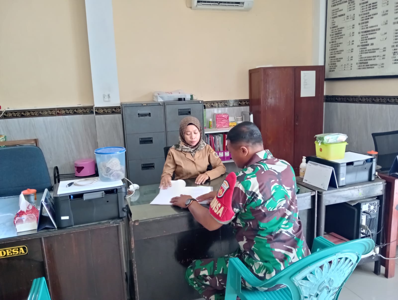 Temui Perangkat Desa, Babinsa Koramil Ngawen Sambangi Balai Desa Senden