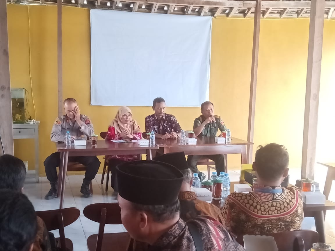 Tingkatkan Mutu Pelayanan Kesehatan, Danramil 12/Manisrenggo Hadiri Pertemuan Lintas Sektoral Kecamatan Manisrenggo Klaten