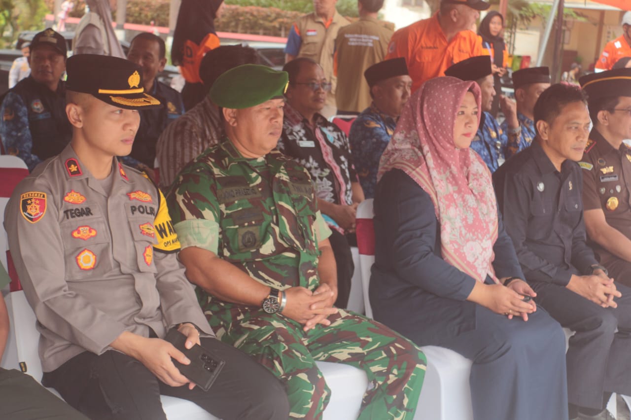 Kasdim 0723/Klaten Hadiri Apel Siaga Hidrometeorologi Dan Gelar Peralatan Kebencanaan Tahun 2024 Kabupaten Klaten