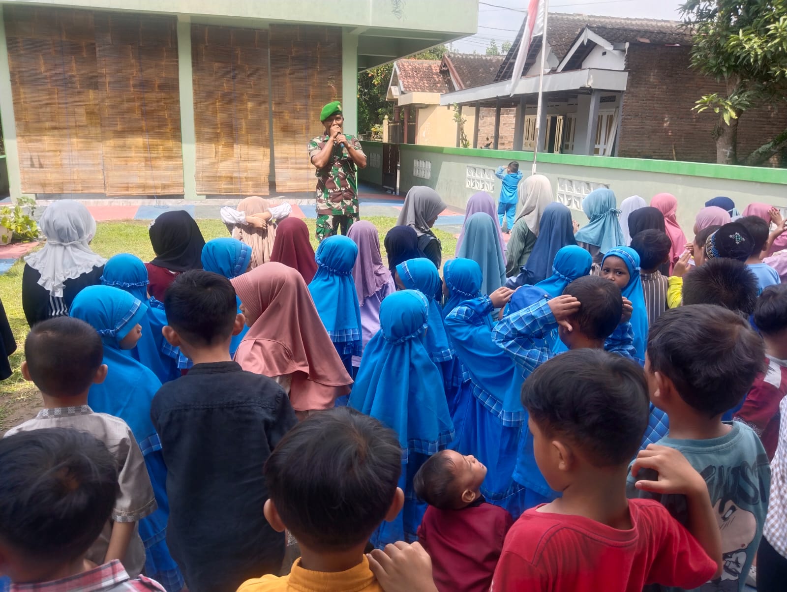 Berikan Edukasi Anti Perundungan Kepada Siswa TK Al Amin Wonosari Klaten, Babinsa Sampaikan Ini