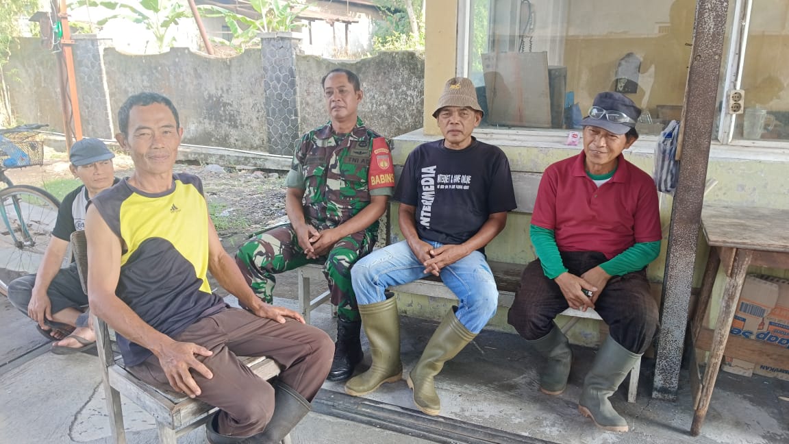 Babinsa Desa Kepanjen Jalin Komunikasi Dengan Tokoh Masyarakat, Sampaikan Ini
