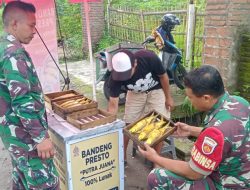 Babinsa Desa Senden Koramil 08/Ngawen Klaten Sambangi Pedagang Bandeng Presto