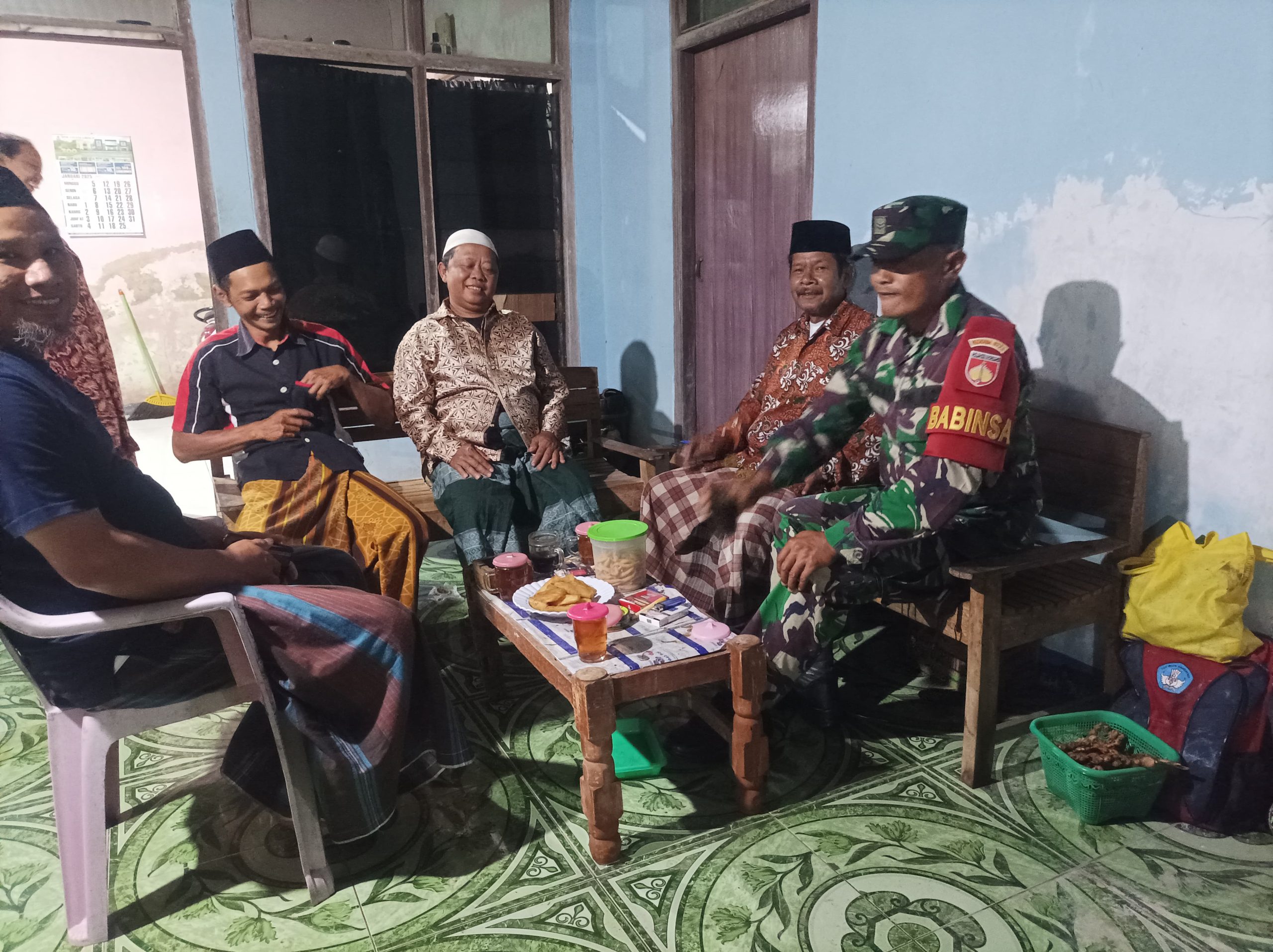 Serbuan Teritorial Melalui Komsos Dengan Tokoh Masyarakat