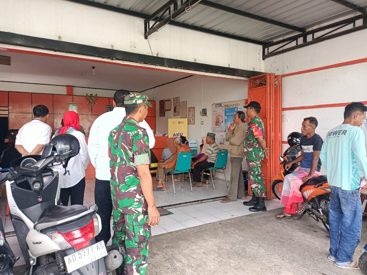 Babinsa Koramil Wonosari Dampingi Penyaluran Bansos BPNT Dan PKH, Ini Harapnya