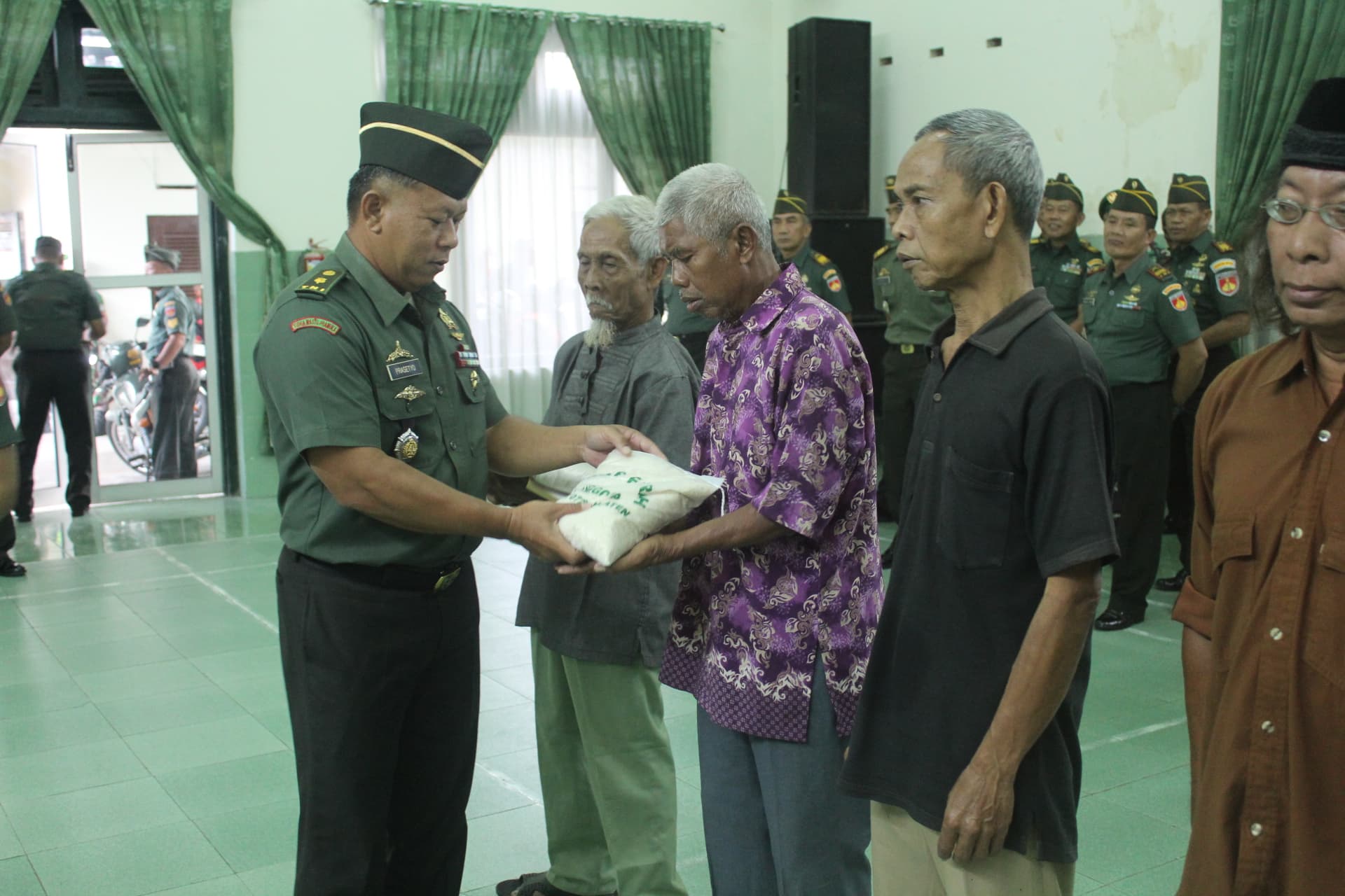 1.279 Paket Zakat Fitrah Kodim 0723 Klaten Disalurkan Kepada Warga Yang Berhak