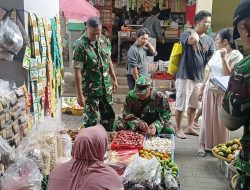 Jaga Kesetabilan Harga Barang, Koramil 24/Klaten Utara Monitoring Dan Pengecekan Harga Sembako