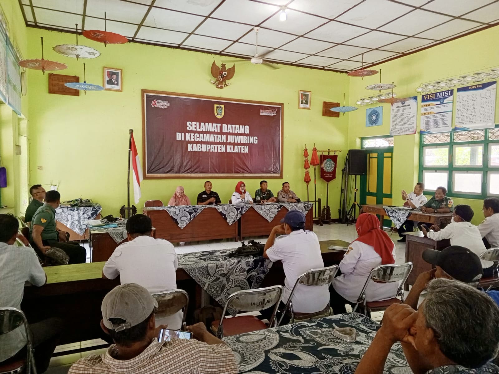 Danramil Juwiring Gelar Rapat Koordinasi Penyerapan Gabah Kering Panen Dan Beras Oleh Bulog di Kantor Kecamatan Juwiring Klaten