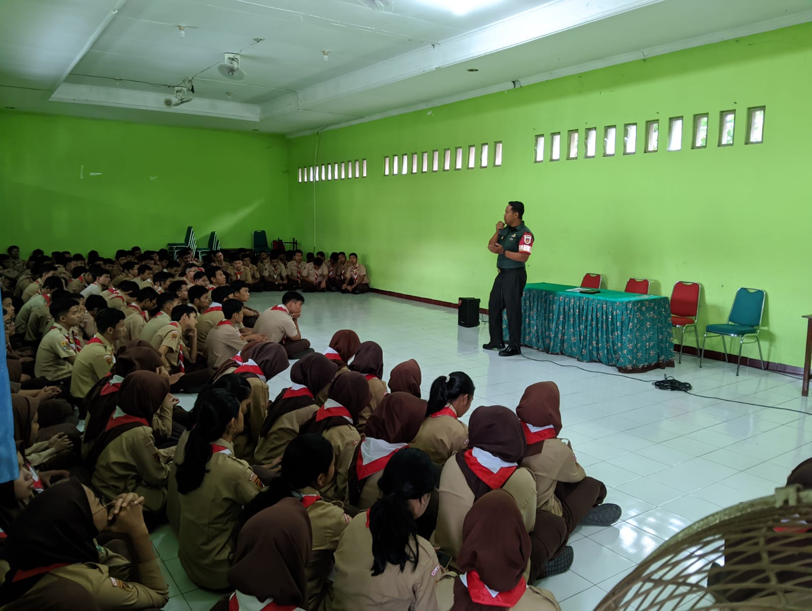 Sambangi SMA Negeri 1 Klaten, Babinsa Koramil Kebonarum Kodim Klaten Sosialisasikan Pendaftaran Calon Taruna Akademi TNI 2025