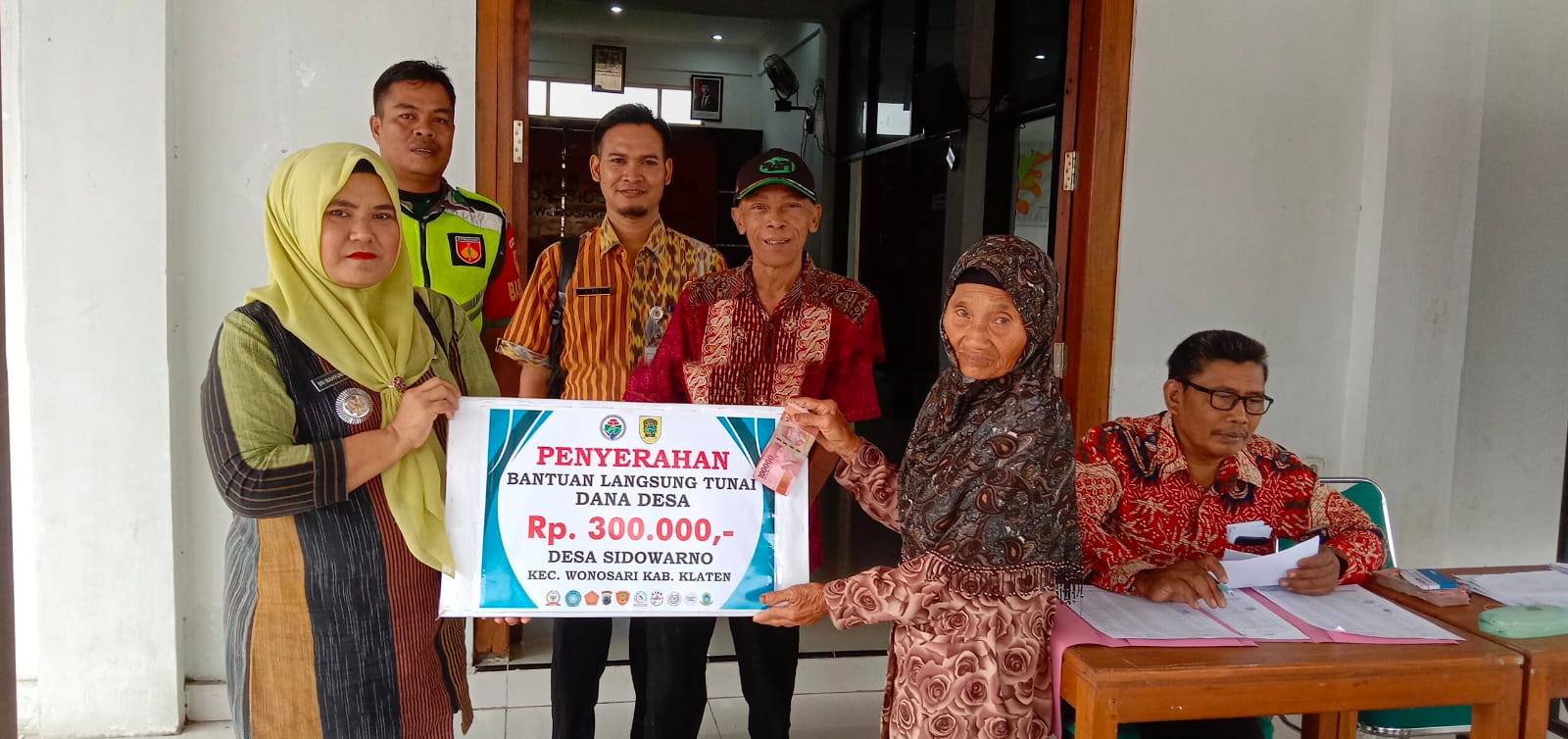 Babinsa Koramil 22/Wonosari Memonitoring Penyaluran BLTDD Tahap I, II, III Tahun 2025 Desa Sidowarno Klaten