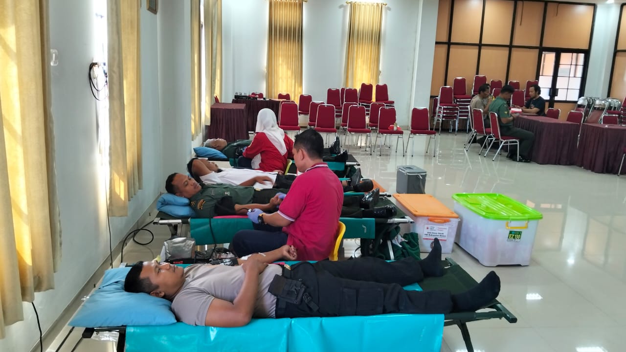 Wujud Nyata Kepedulian Sosial, Koramil 20/Cawas Ikuti Donor Darah